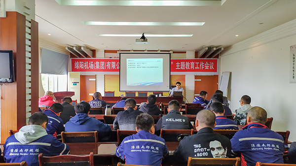 機務(wù)部完成河北航空2019年除防冰培訓.png