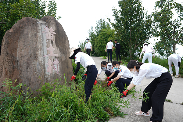 “助力鄉(xiāng)村振興，踐行艱苦奮斗” 將新員工黨性教育活動搬到對口幫扶村2.jpg